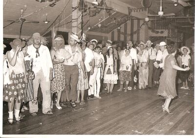 Singapore Naval Base - Dockyard Club Christmas Fancy Dress Ball 1962
Members dress up for the 1962 Christmas Fancy Dress Ball. Photo by T K Lee Photo Service Sembawang
Keywords: Naval;Navy;Photography;Xmas;Dance